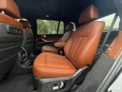 22款宝马X7照旧采用